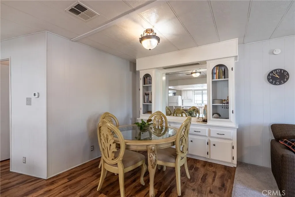 https://cdn.realtyfeed.com/cdn/127/306535733/ff7c8dbbbc277cbb3803123b38bc9922.webp
