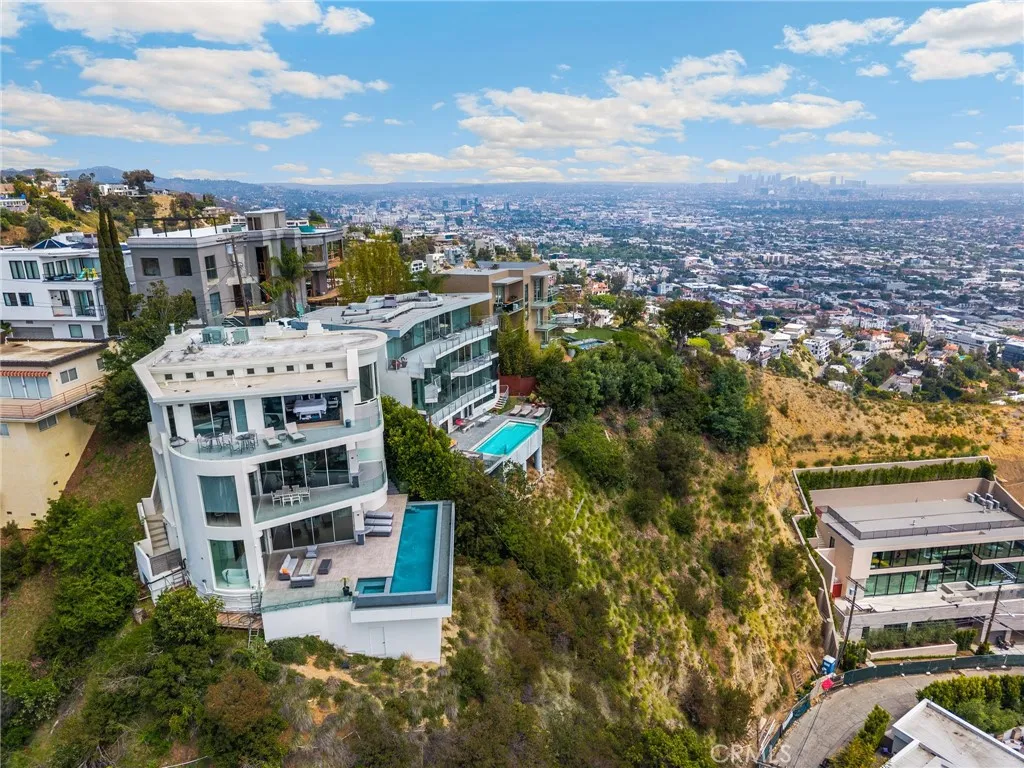 Los Angeles, CA 90069