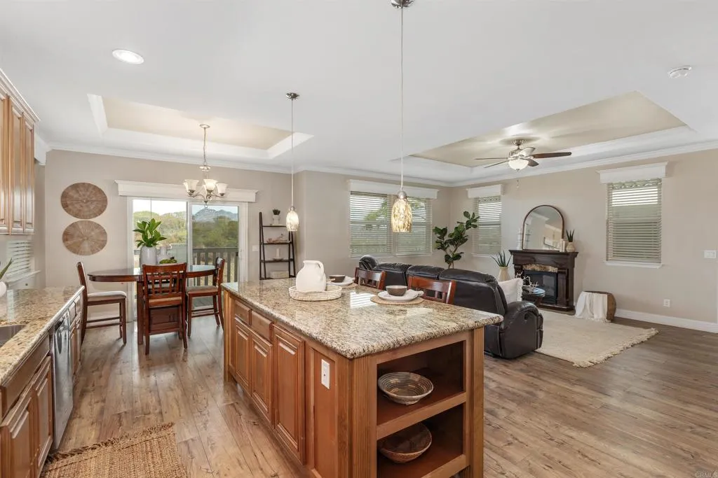 https://cdn.realtyfeed.com/cdn/127/306535761/821438f9141de810bc073169a412cb27.webp