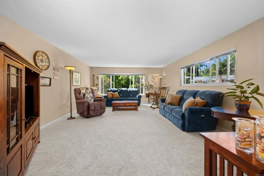 https://cdn.realtyfeed.com/cdn/127/306535828/bec27a078fafc800f14deb0081ef1d4d.webp