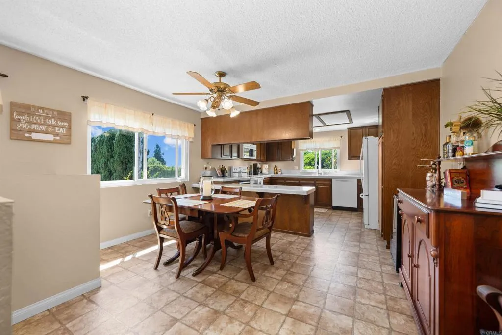 https://cdn.realtyfeed.com/cdn/127/306535828/eef40504aa119060d89f6050e0c19f0c.webp
