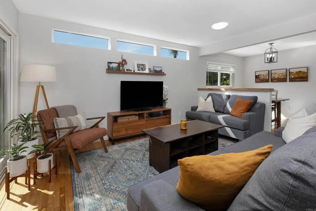 https://cdn.realtyfeed.com/cdn/127/306535841/44b892e8a1a4cf997cdb3f9092c422a7.webp