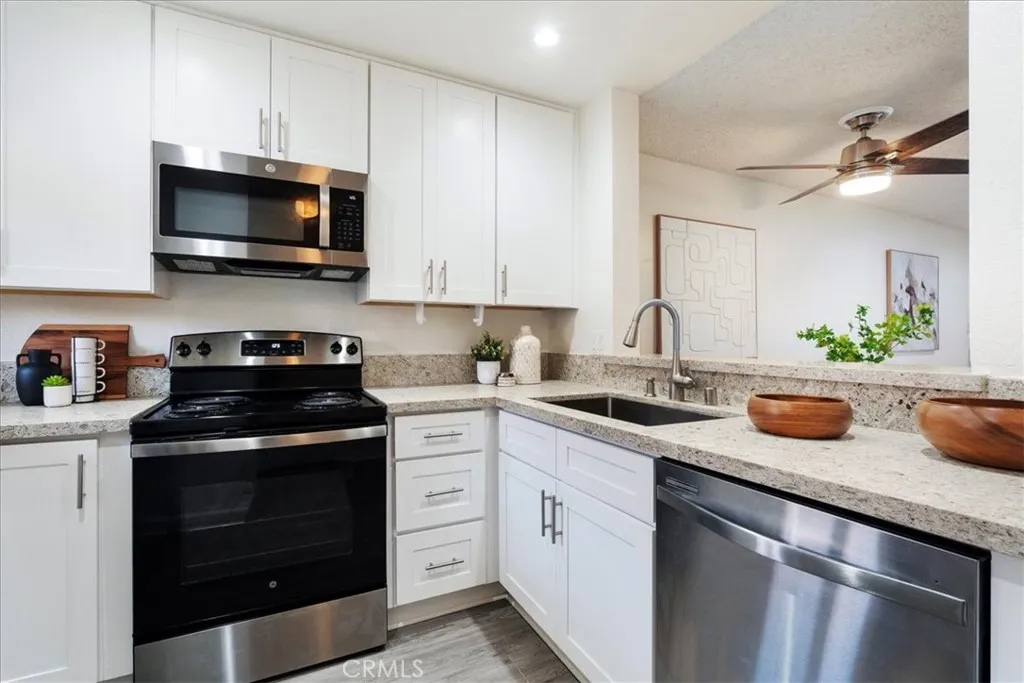 Photo #6: SR25189691 Listing 