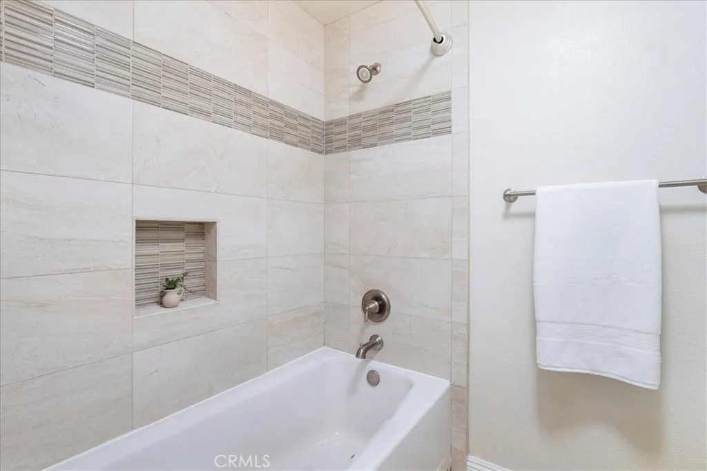 https://cdn.realtyfeed.com/cdn/127/306535844/f6ef5db542fcdaa4ef833f394322eb8f.webp