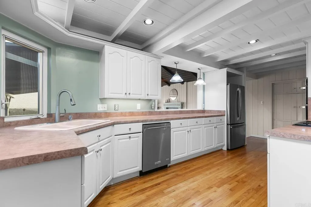https://cdn.realtyfeed.com/cdn/127/306535903/1f8c90f1609dedef8c9cb202374a0ff6.webp