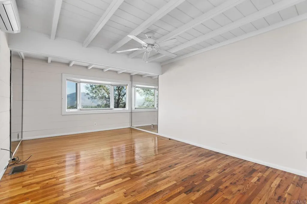 https://cdn.realtyfeed.com/cdn/127/306535903/987f444f18edd86f7a5777bfefb99a1f.webp
