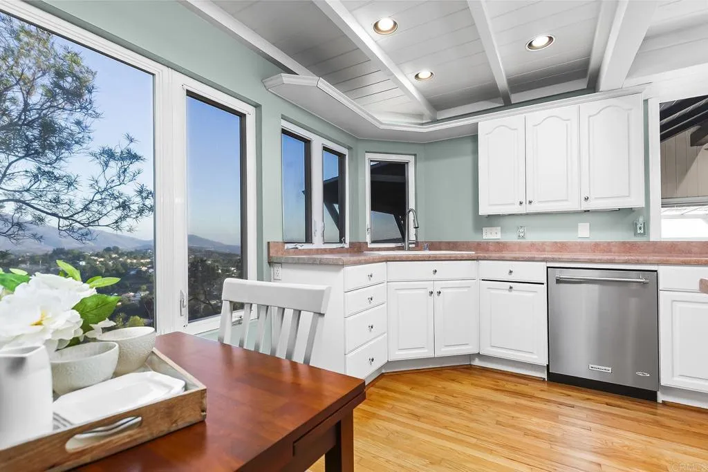 https://cdn.realtyfeed.com/cdn/127/306535903/dc99587199c2efe92cfcb0dea672f662.webp