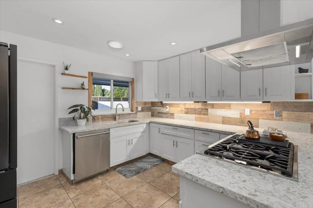 https://cdn.realtyfeed.com/cdn/127/306535986/046348196e2ee57b37b71cc63e7f0e33.webp