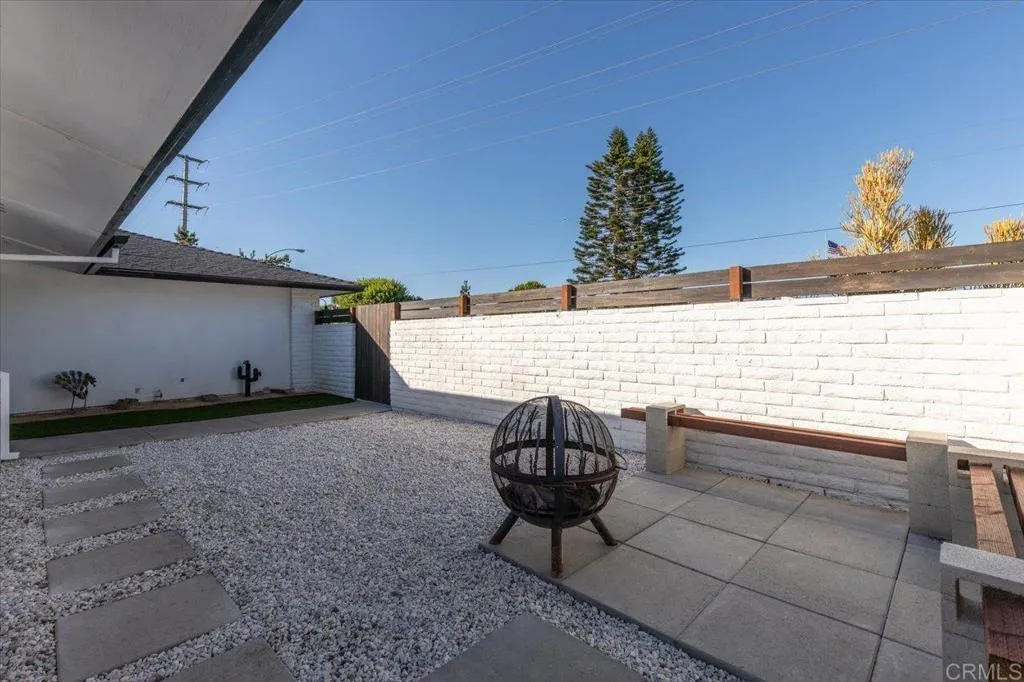 https://cdn.realtyfeed.com/cdn/127/306535986/52b58d49a0b12eb4f621f5747ddbe9db.webp