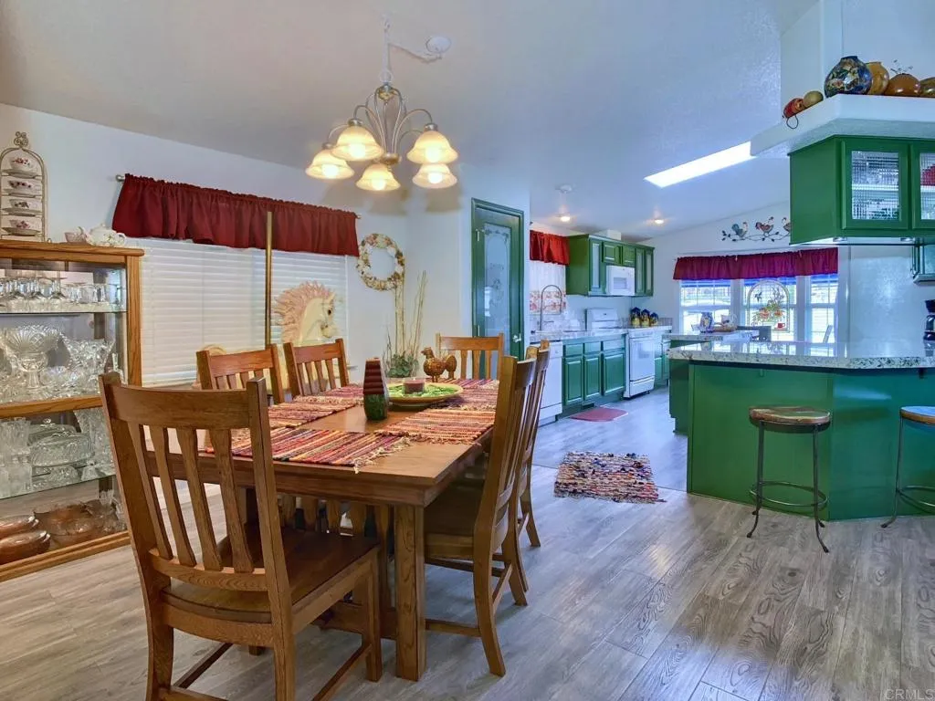 https://cdn.realtyfeed.com/cdn/127/306536057/411a0482c884473cf24a9838543b29e0.webp
