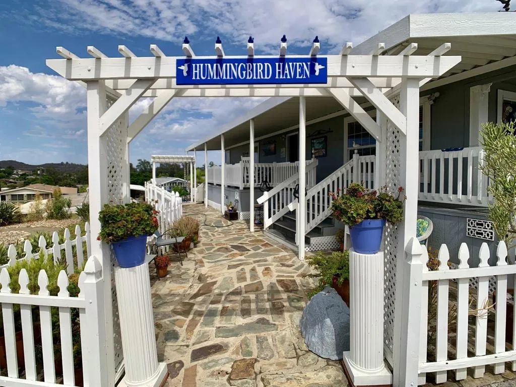 https://cdn.realtyfeed.com/cdn/127/306536057/45f4e1d08c49eb4e140915336b1fc651.webp