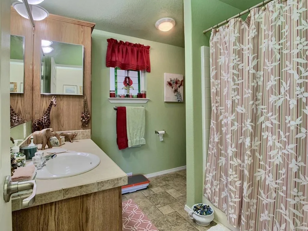 https://cdn.realtyfeed.com/cdn/127/306536057/901a354db2031b42bc48f929782d5adc.webp