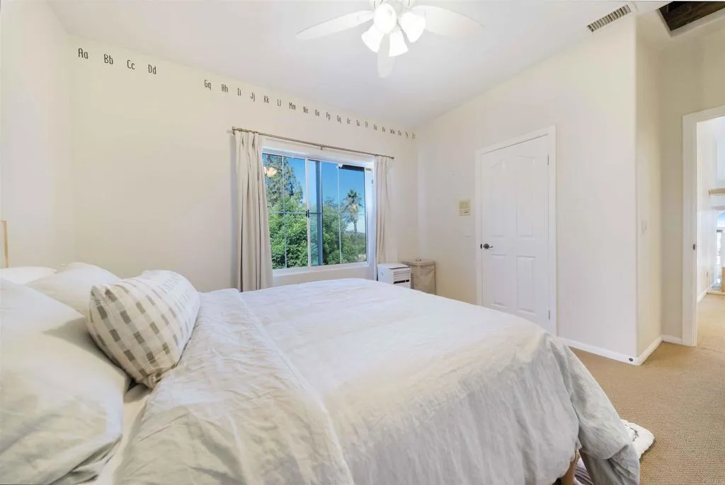 https://cdn.realtyfeed.com/cdn/127/306536066/8d95e8d1bd34b00d92ff8a187170dcbb.webp
