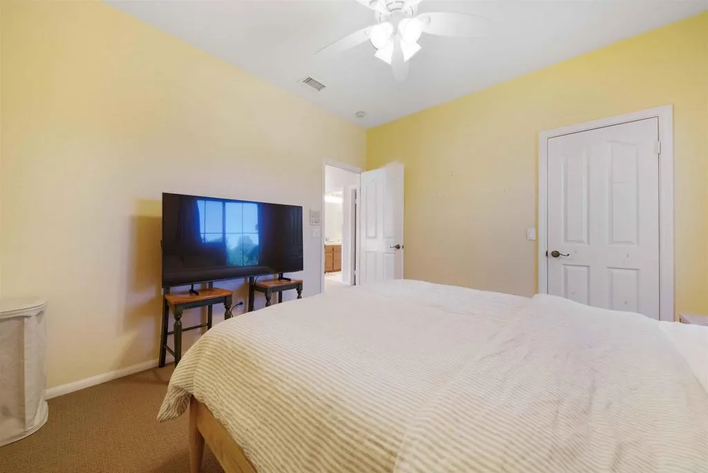 https://cdn.realtyfeed.com/cdn/127/306536066/8dd38f5043278ea15bf0d6def88e20fe.webp