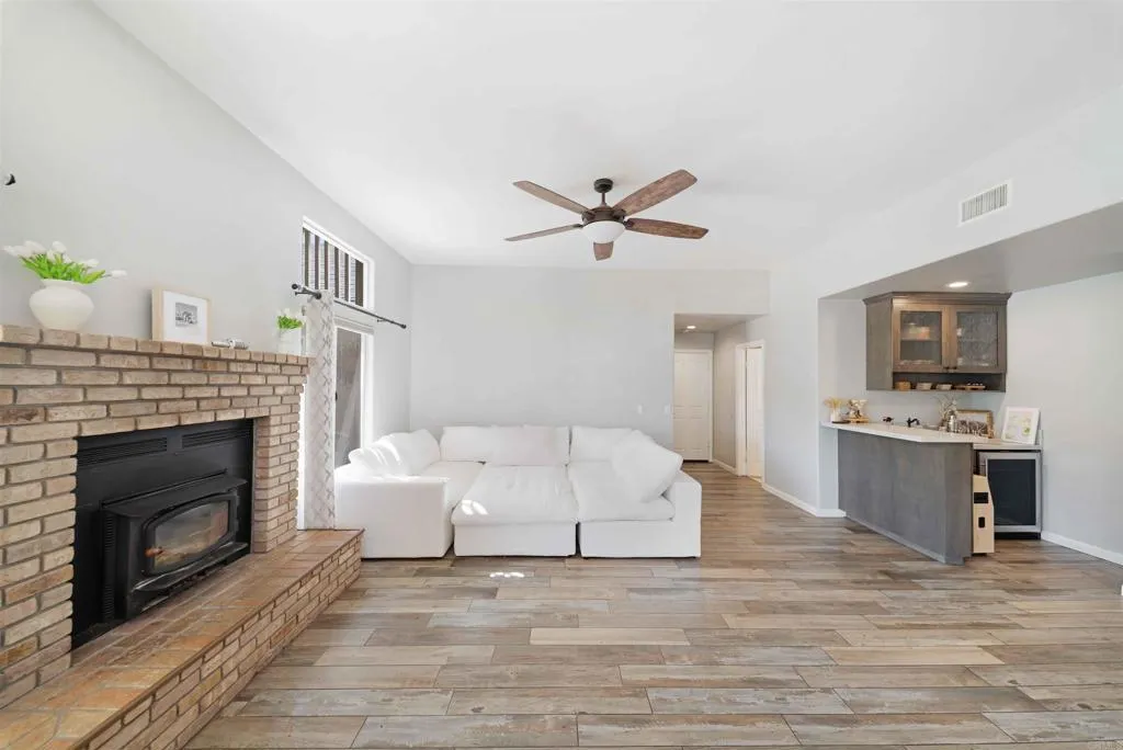 https://cdn.realtyfeed.com/cdn/127/306536066/a0352f32c5d50523f411aeda31d08666.webp