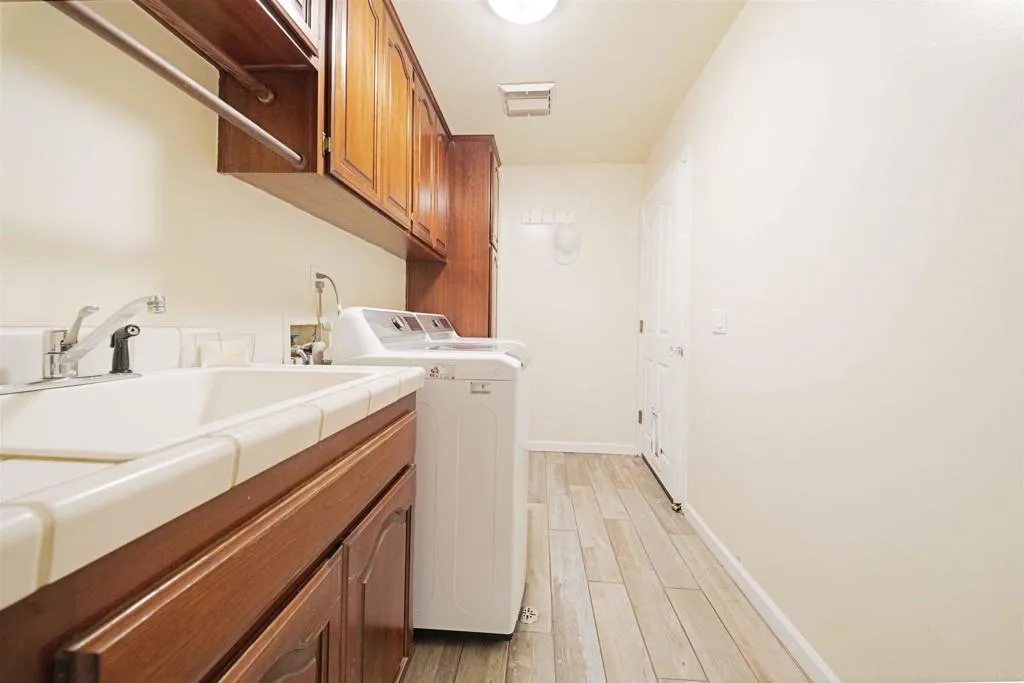 https://cdn.realtyfeed.com/cdn/127/306536066/d3a622021b2ee97470ab1c003a3daee9.webp