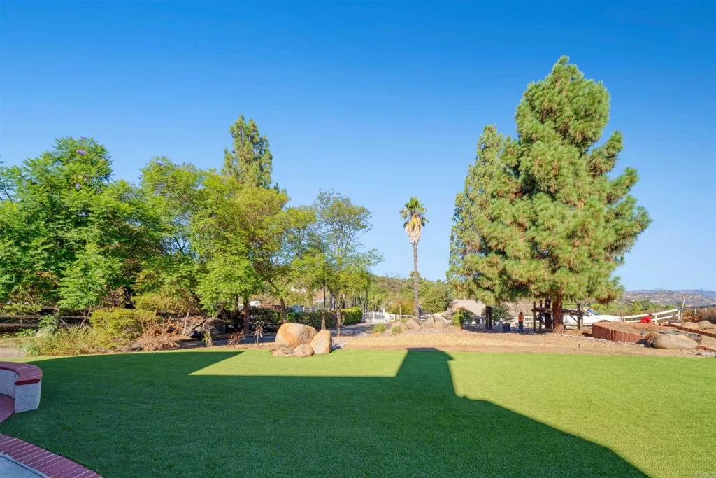 https://cdn.realtyfeed.com/cdn/127/306536066/db2bc60c0d1834b8b3b10d4a0b8b307e.webp