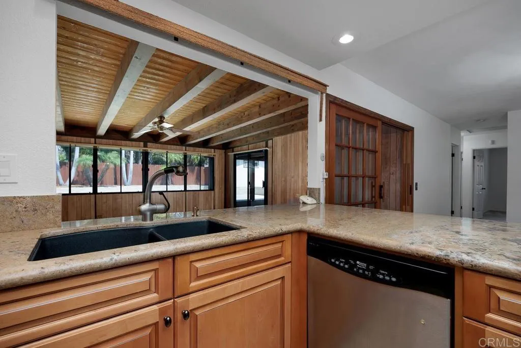 https://cdn.realtyfeed.com/cdn/127/306536071/13b609f497ce53be273c5f6b26b6bc8a.webp