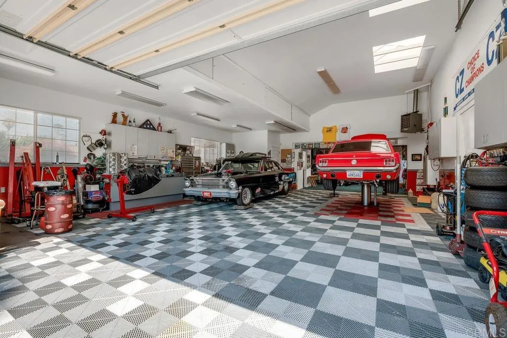 https://cdn.realtyfeed.com/cdn/127/306536071/2271935c9254c5ee25c9fa9e2d466f11.webp