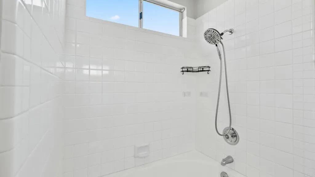 https://cdn.realtyfeed.com/cdn/127/306536074/abaefa38155431fe523423d44eef9a54.webp