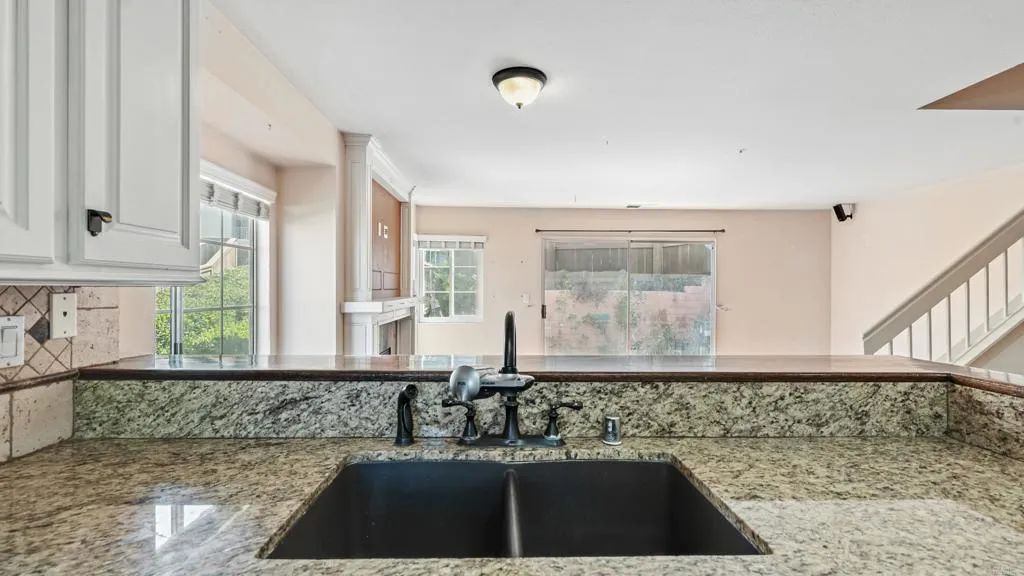 https://cdn.realtyfeed.com/cdn/127/306536074/b46ef8247eba4281cdd9df8ed18e80ab.webp