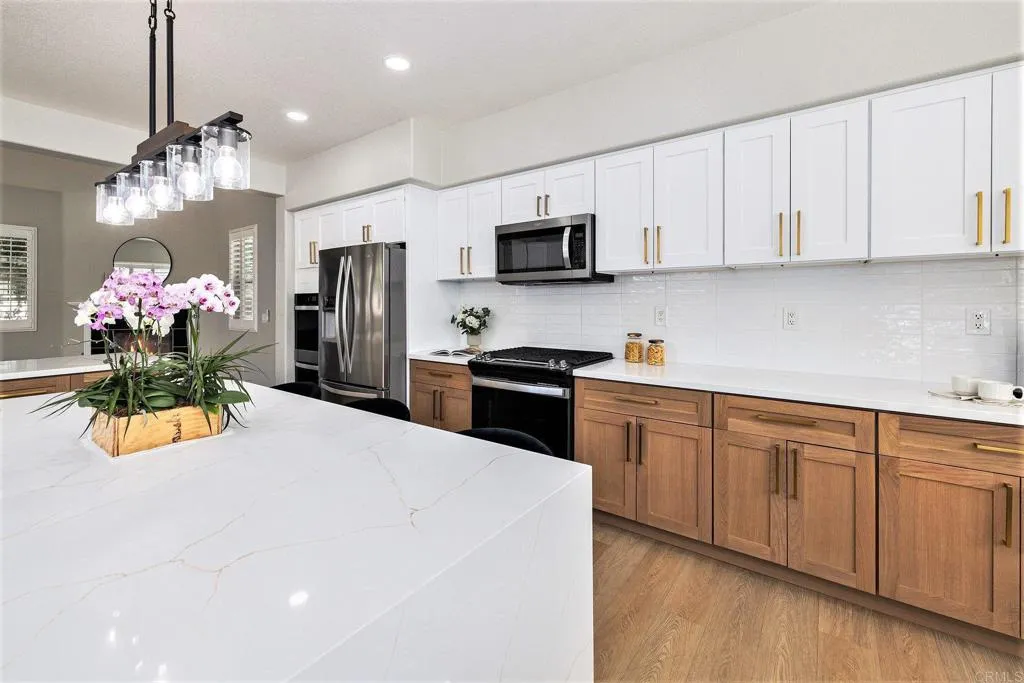 https://cdn.realtyfeed.com/cdn/127/306536142/abe6d8d8b352d81bec2c5abe78ddffba.webp