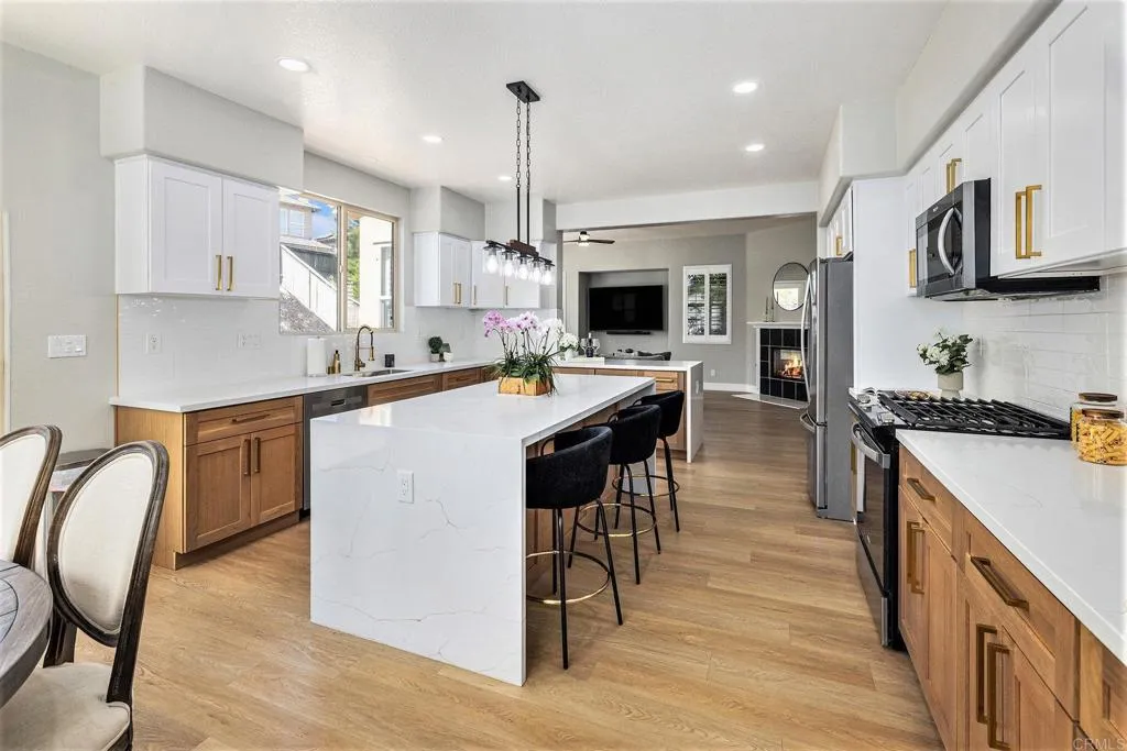 https://cdn.realtyfeed.com/cdn/127/306536142/ddf4bafaf23c60a394ac47110ec1b8c4.webp