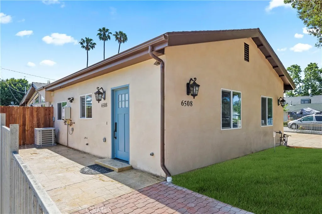 Woodland Hills, CA 91367