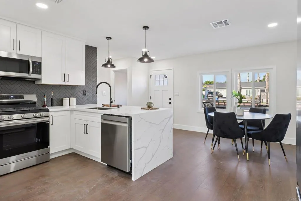 https://cdn.realtyfeed.com/cdn/127/306536184/6716b2451a04332bb5290188be67a302.webp