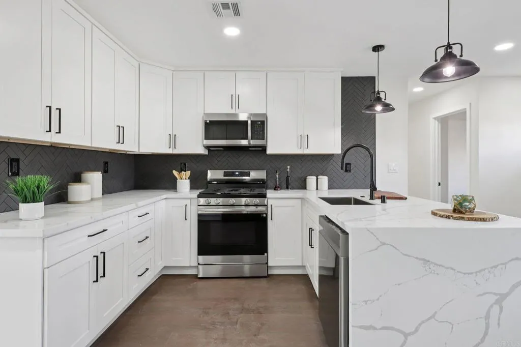 https://cdn.realtyfeed.com/cdn/127/306536184/bcd41ac318e3100673d71fc2f238d301.webp
