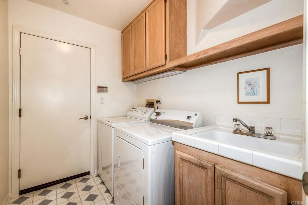https://cdn.realtyfeed.com/cdn/127/306536289/dec8e926e23ecb37f6936b990b184944.webp