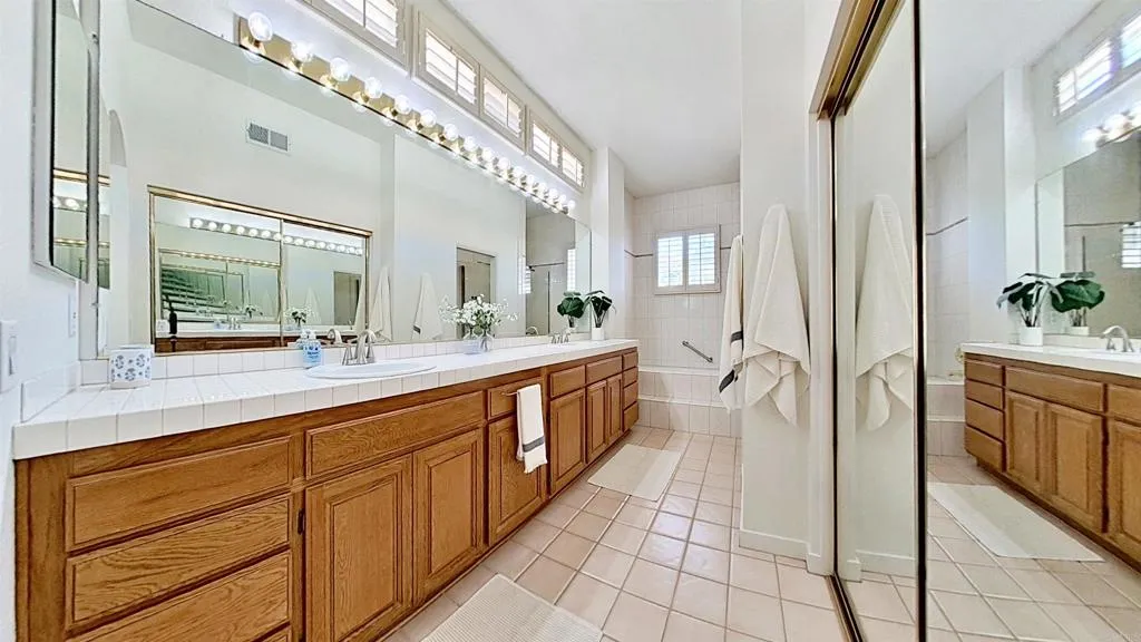 https://cdn.realtyfeed.com/cdn/127/306536303/0968fce64f519a75d11799278bb4d04d.webp