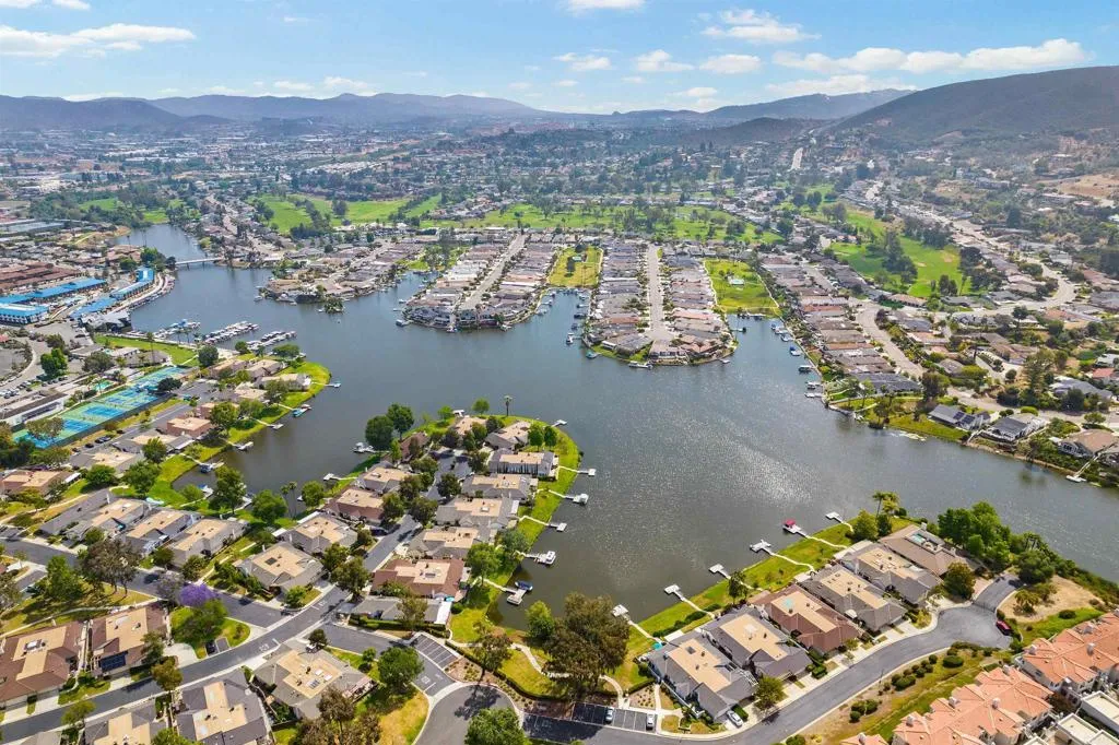 https://cdn.realtyfeed.com/cdn/127/306536303/bb7b134a8d9969fcedc3f94c3fff0e74.webp
