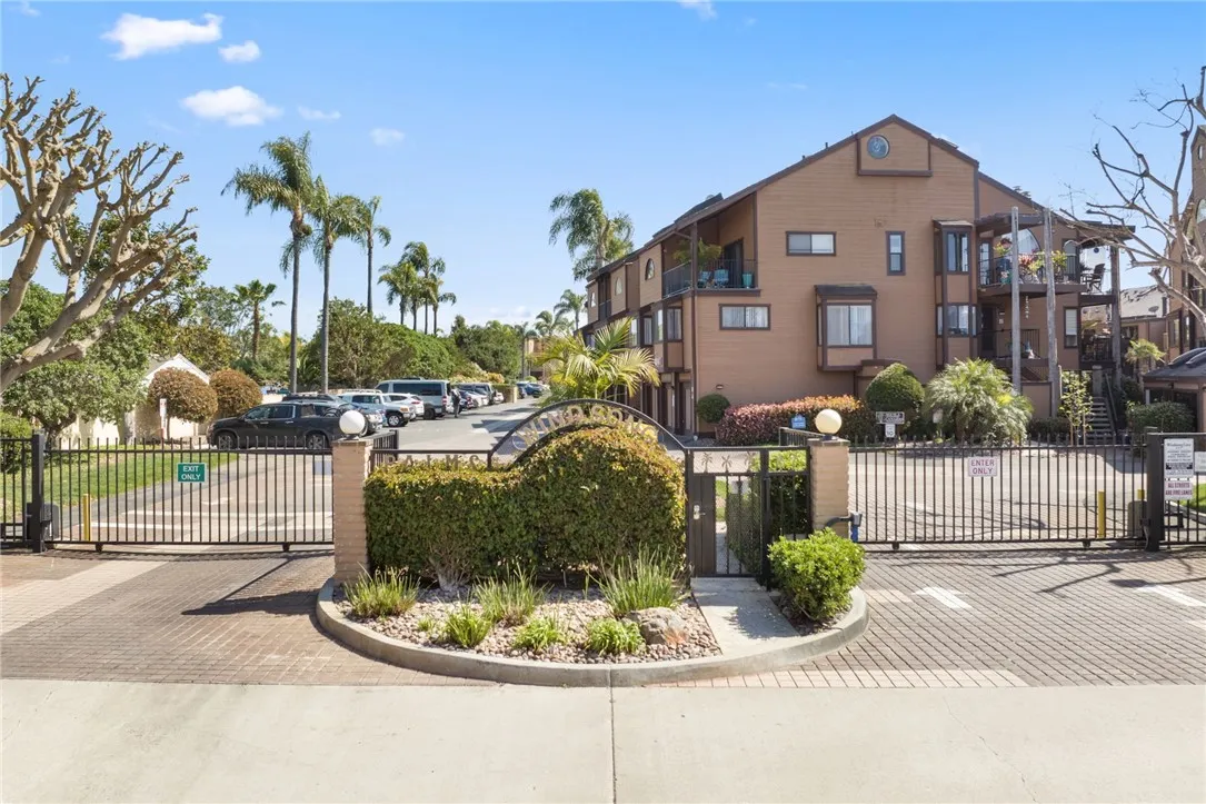 https://cdn.realtyfeed.com/cdn/127/306536315/c03c23344668b8075828b7da918ee2d4.webp