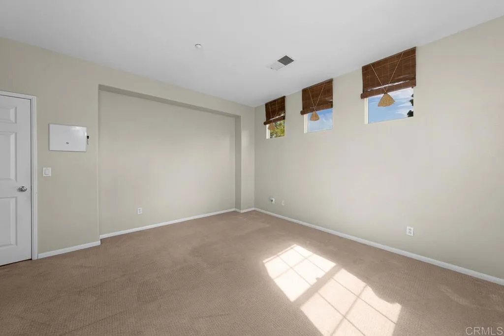 https://cdn.realtyfeed.com/cdn/127/306536354/755b46f5937630d3afdb95e187f9145c.webp