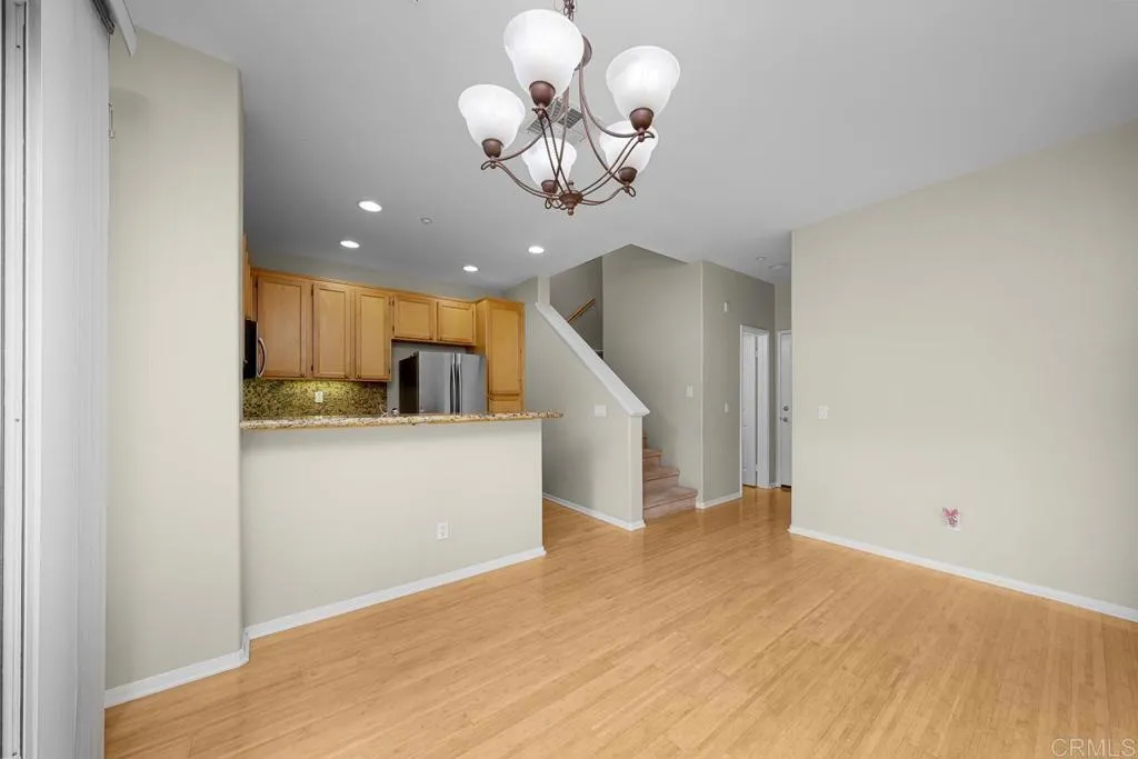https://cdn.realtyfeed.com/cdn/127/306536354/e96448f15dc38a4fbbdad2756312772e.webp