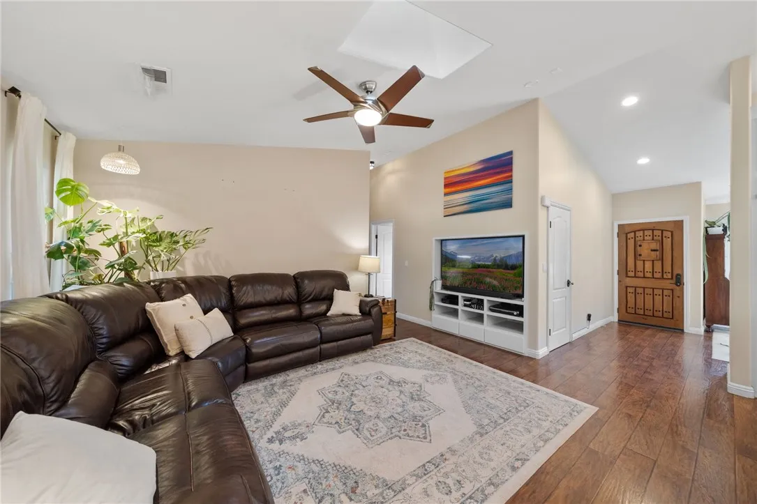 https://cdn.realtyfeed.com/cdn/127/306536404/080e8b0a5c98ec13d6eb6eea30c1e52b.webp