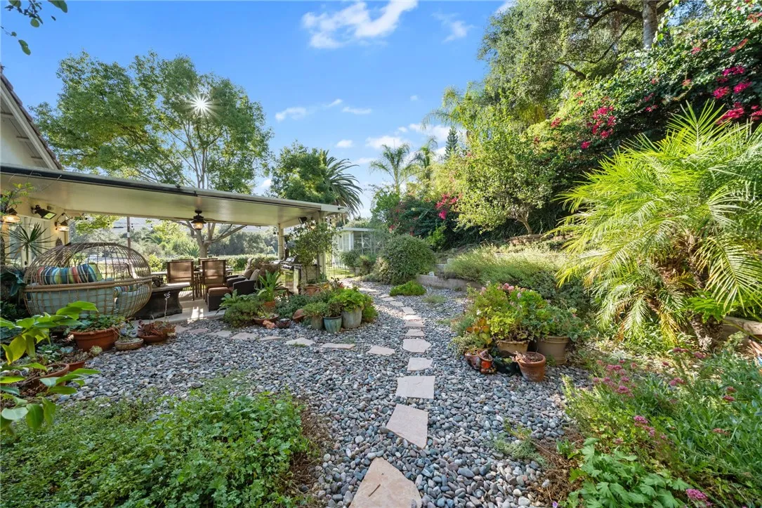 https://cdn.realtyfeed.com/cdn/127/306536404/1a17aa14d94e394ee0f142be1dc102f7.webp