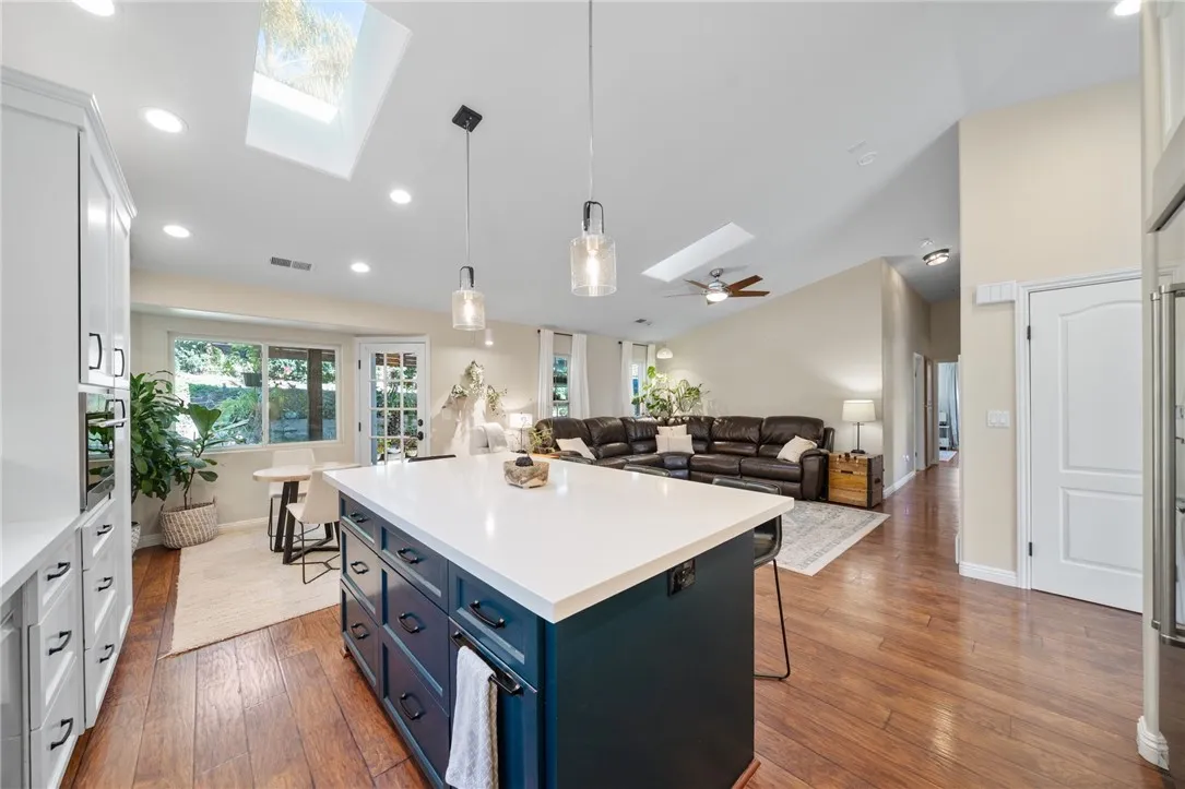https://cdn.realtyfeed.com/cdn/127/306536404/bebe61fbeda936875a41d7af8f4e9320.webp