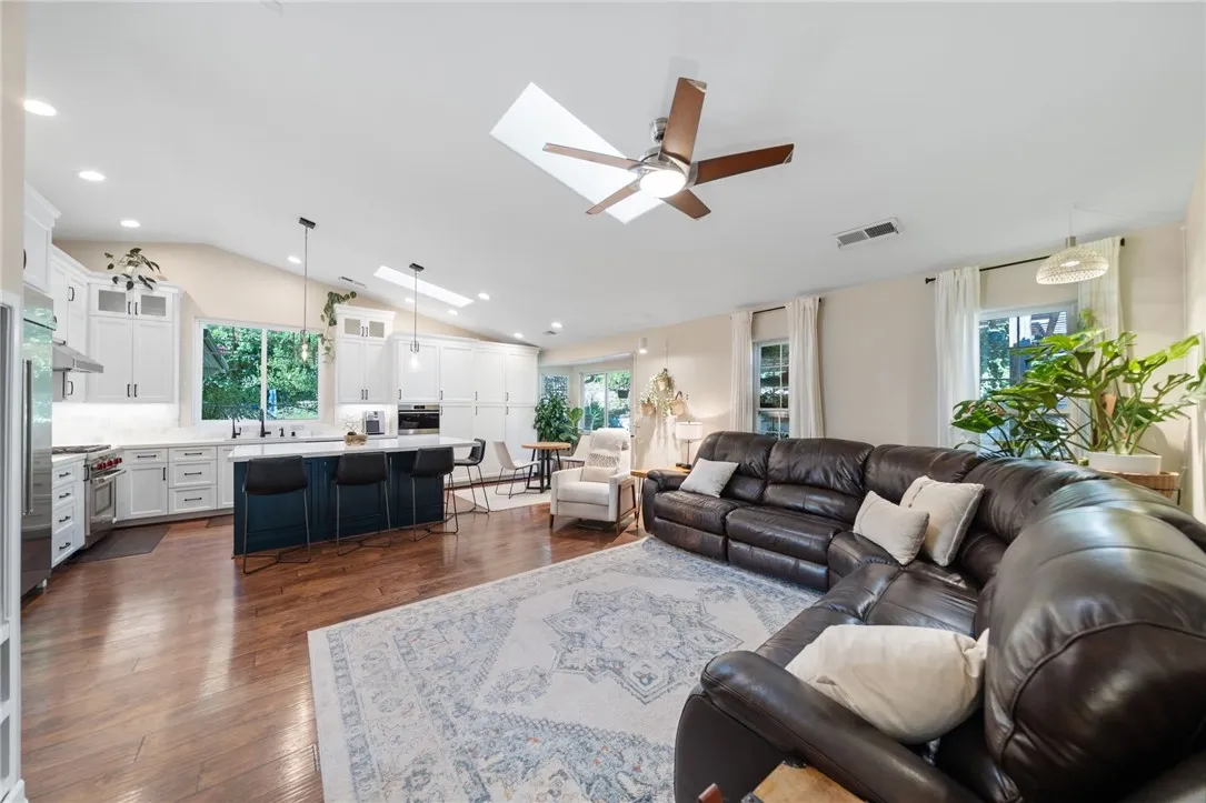 https://cdn.realtyfeed.com/cdn/127/306536404/e23e8b02ddfe8d1b89d236a9f2b11362.webp