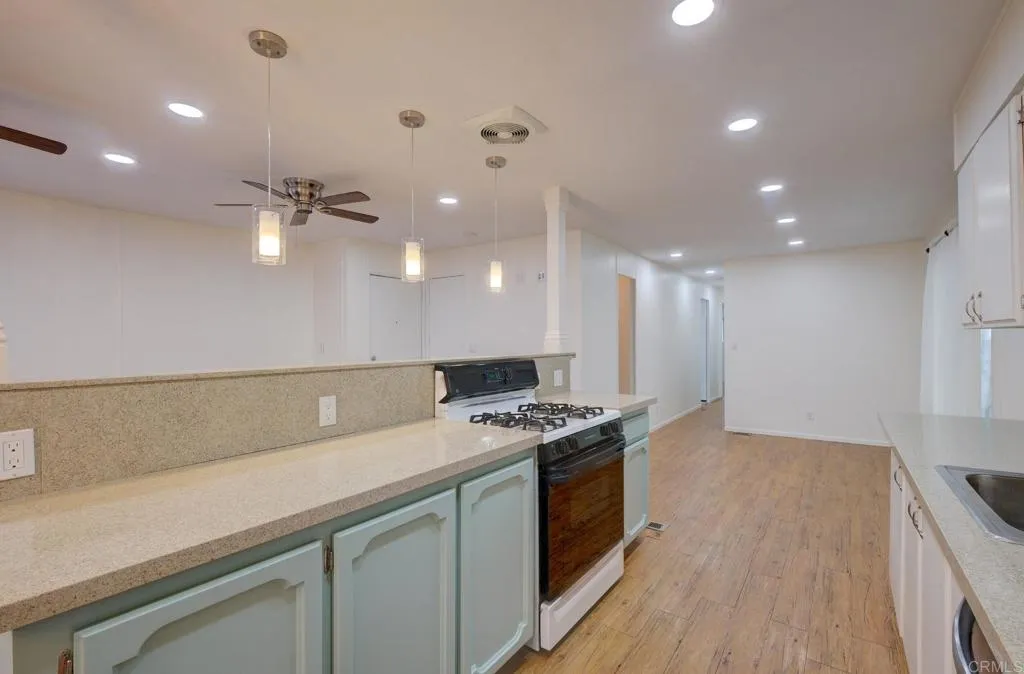 https://cdn.realtyfeed.com/cdn/127/306536435/4b48e629cc489f4fab9f9ddb487d17f2.webp