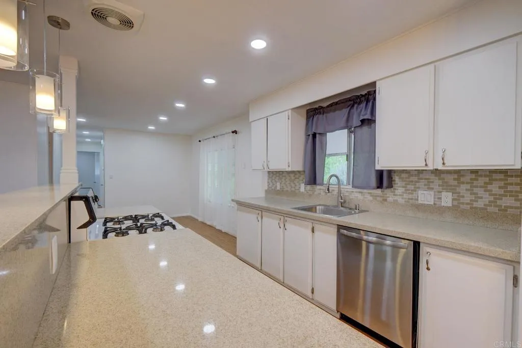 https://cdn.realtyfeed.com/cdn/127/306536435/a7c45c024377aa3ae35bba32db40e57f.webp