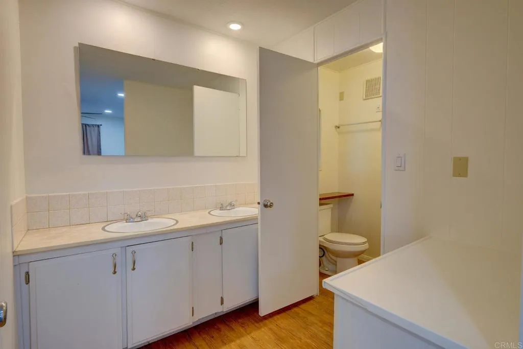 https://cdn.realtyfeed.com/cdn/127/306536435/d8b8f6d0848bab4456f512b31acb11ef.webp
