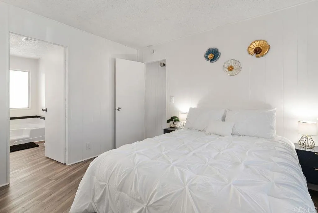https://cdn.realtyfeed.com/cdn/127/306536505/096fd17ac1f6d7b34660bfdb61877b94.webp