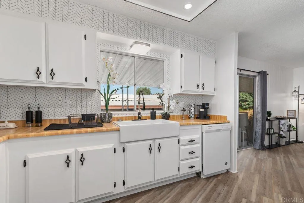 https://cdn.realtyfeed.com/cdn/127/306536505/6f4139b9d75d5677c17f157925f27472.webp