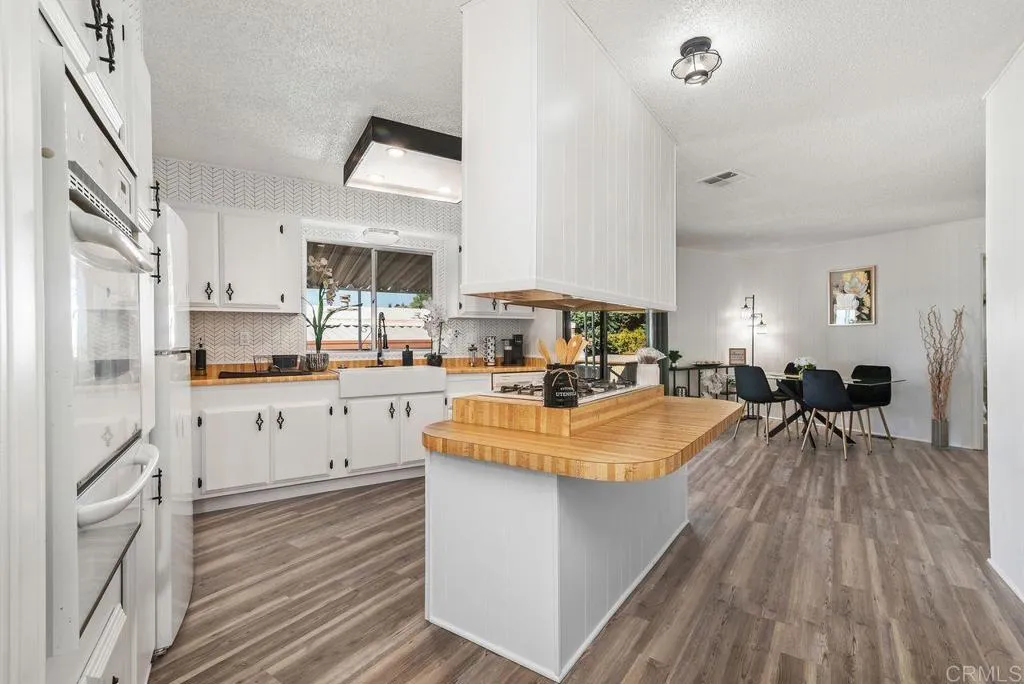 https://cdn.realtyfeed.com/cdn/127/306536505/8d0df14166c732d8422835a64cd9fceb.webp