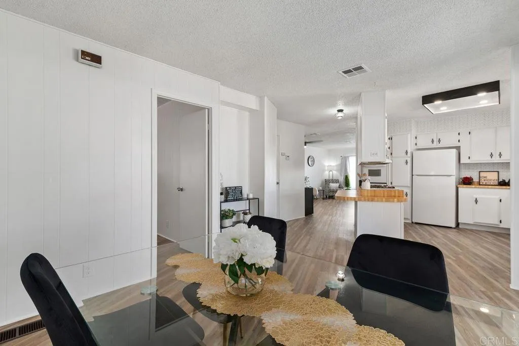 https://cdn.realtyfeed.com/cdn/127/306536505/de8dd6765a7bbc291c353f3d3d0effed.webp