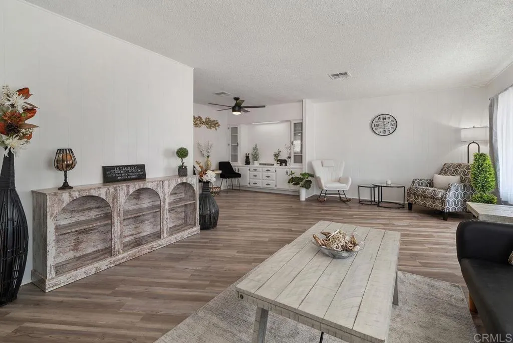 https://cdn.realtyfeed.com/cdn/127/306536505/f41ce11db87f4ad04d7ddebb549ee8c5.webp