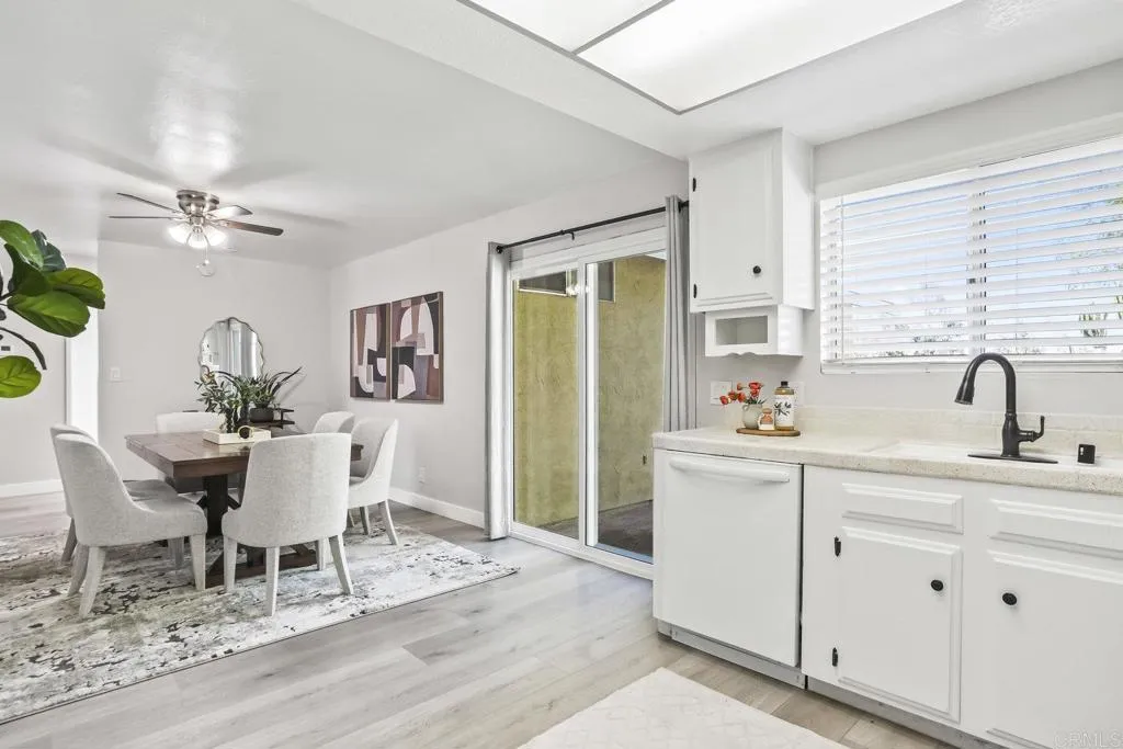 https://cdn.realtyfeed.com/cdn/127/306536532/829ce2c7d345d79dcea8dc26cf866138.webp