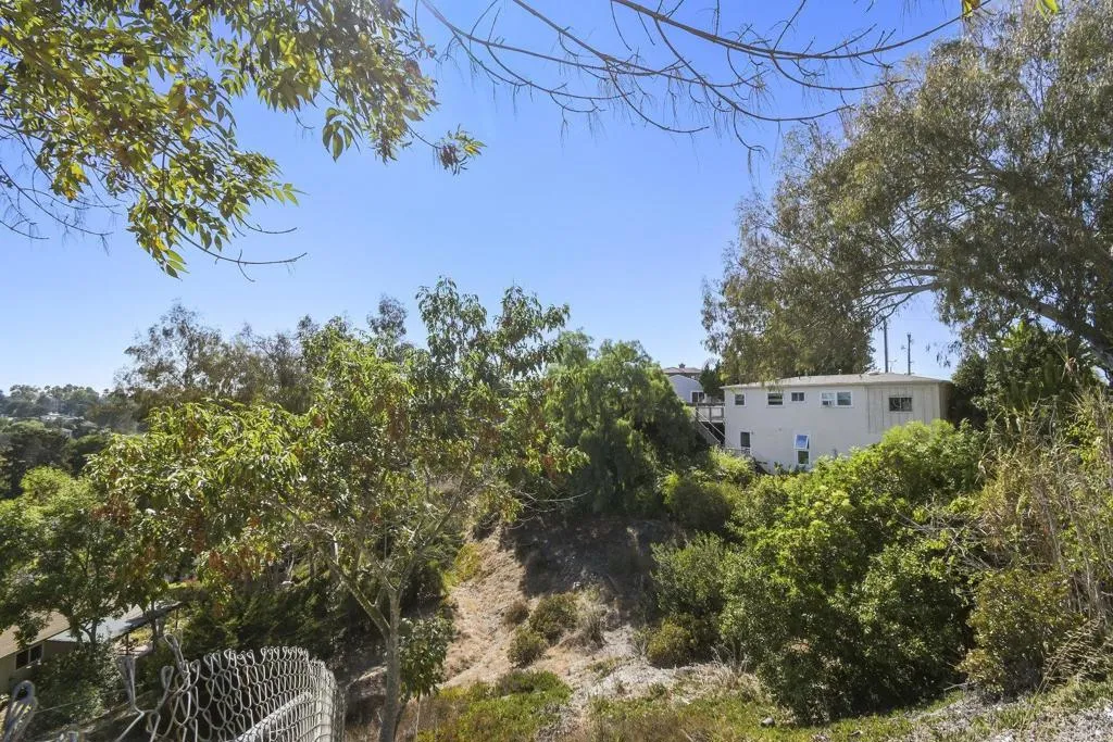https://cdn.realtyfeed.com/cdn/127/306536532/f6e35958db16196c5aa3a4368b5e2b1a.webp